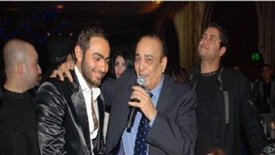تامر حسني يكشف حقيقة تعرض والده لوعكة صحية