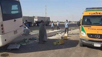 النيابة تعاين موقع حادث مصرع ضابط وأمين شرطة بطريق الكريمات بالصف