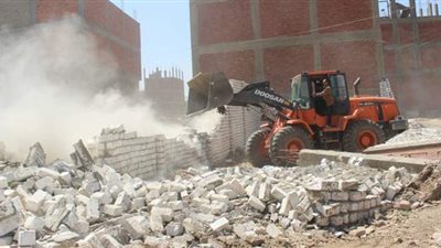 إزالة 10 حالات تعد على الأراضى الزراعية بديرمواس فى المنيا