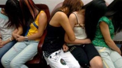 القبض على أفراد شبكة دعارة بالمنيا تتزعمها سيدة خمسينية