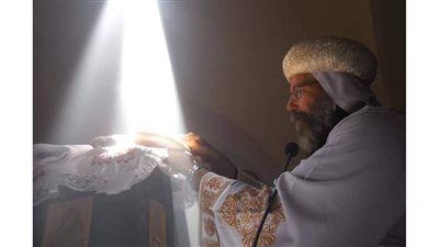 الشمس تتعامد على مذبحها.. أسقف ميت بمناسبة عيد العذراء بكنيسة صهرجت الكبرى بميت غمر