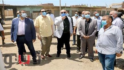 محافظ بني سويف يبحث إعادة توزيع أماكن مواقف السيارات والأسواق | صور