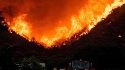 بالجرافات.. هدم مقار أحزاب موالية لإيران في العراق