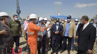 الفريق أسامة ربيع يتابع معدلات العمل بترسانة بورتوفيق البحرية وشركة ترسانة السويس