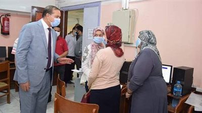 رئيس جامعة سوهاج يتابع بدء التنسيق الإلكتروني للقبول بالجامعات