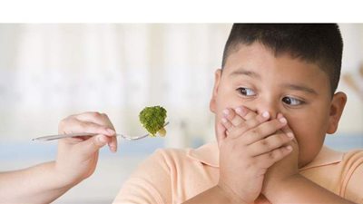 سلوكيات خاطئة على الأمهات تجنبها لحماية الأطفال من السمنة