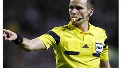 وصول طاقم التحكيم الكرواتي إلى استاد القاهرة قبل انطلاق القمة