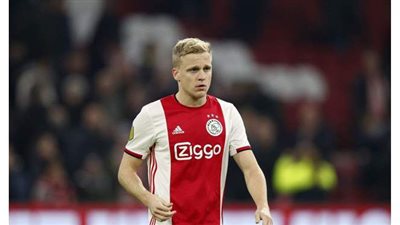 فان دي بيك يقترب من برشلونة برغبة من كومان