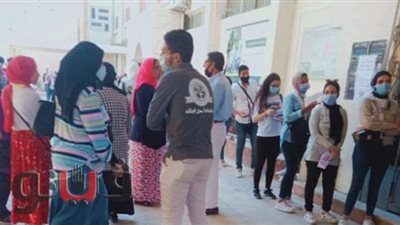 توافد طلاب الثانوية العامة على معامل التنسيق بجامعة الإسكندرية
