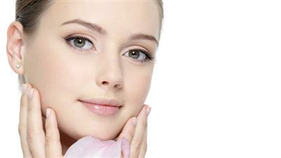 5 سلوكيات اتبعيها بانتظام طوال الصيف للحفاظ على بشرتك