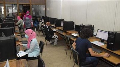 رئيس جامعة القاهرة: 320 جهاز حاسب آلي لتسجيل رغبات طلاب المرحلة الأولى