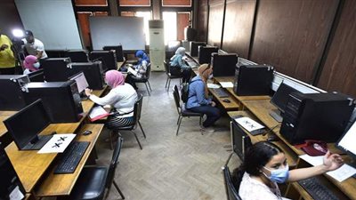 ٧١٣ طالبا سجلوا رغباتهم إلكترونيا بمعامل عين شمس فى اليوم الأول من التنسيق