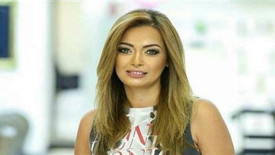 داليا مصطفي تنفي خضوعها لعملية تجميل بصورة تبرز ملامح وجهها