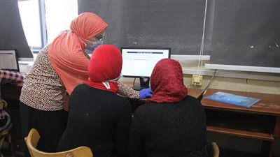 توافد كثيف للطلاب على معامل تنسيق عين شمس | صور