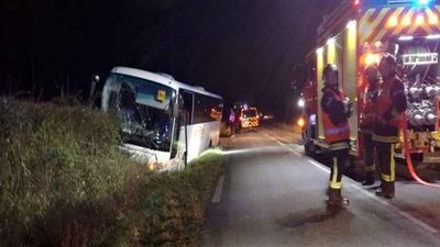 مقتل 9 وإصابة 7 آخرون جراء اصطدام حافلة بشاحنة في غرب بولندا