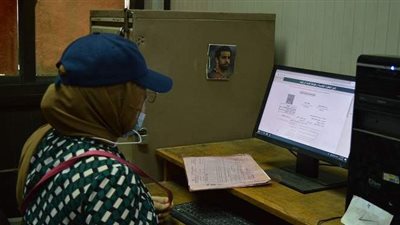 التزام الطلاب بارتداء الكمامات بمعامل التنسيق في جامعة القاهرة | صور