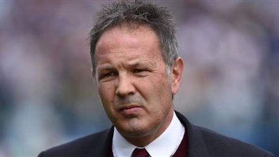 بعد تعافيه من سرطان الدم.. إصابة مدرب بولونيا بفيروس كورونا