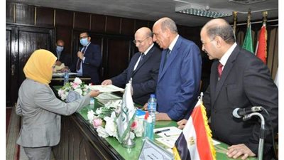 رئيس مجلس الدولة يكرم العاملين 