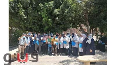 ايبارشية المنيا وأبوقرقاص تقدم دروع  الشكر لأعضاء الفرق الطبية