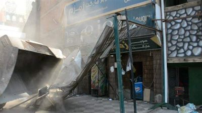 إزالة كافتيريا مقامة بدون ترخيص ومتعدية على خط التنظيم بالقليوبية