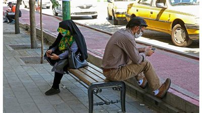 خامنئي يوجّه بمنع استيراد أجهزة الآيفون الأمريكية