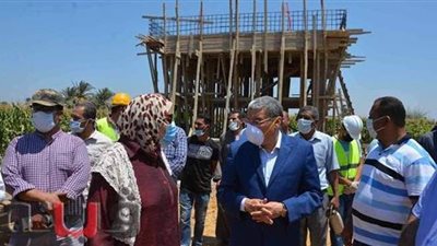 محافظ المنيا يتابع أعمال تنفيذ محطتين للصرف الصحي  بمركز بني مزار