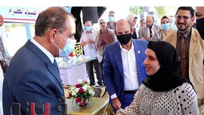 محافظ كفر الشيخ يكرم 33 طالباً وطالبة من أوائل الثانوية العامة والأزهرية