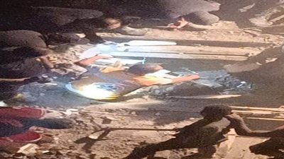 جلسة تنفس صناعي لأحد المصابين بعقار طنطا المنهار