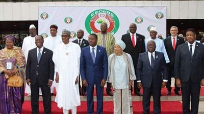 وسطاء من غرب إفريقيا يلتقون مع قادة الانقلاب في مالي