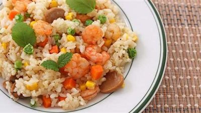 طريقة عمل أرز بالجمبري والخضروات