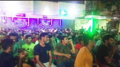 على الرغم من كورونا.. زحام على مقاهي دار السلام لمشاهدة دوري أبطال أوروبا | صور