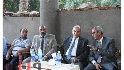 محافظ قنا يقدم واجب العزاء لأسر ضحايا حادث انقلاب سيارة ميكروباص بطابا | صور