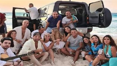 تعرف على الشخصيات التي ظهرت مع عمرو دياب في أغنية 