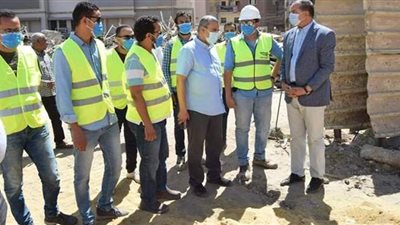 رئيس جامعة سوهاج يتابع أعمال الإنشاءات بمستشفى الطوارئ | صور