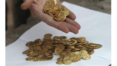 شباب إسرائيليون يستولون على كنزً من الذهب الخالص يعود للعصر العباسي