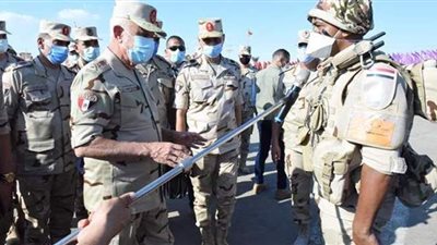 رئيس أركان حرب القوات المسلحة يشهد المرحلة الرئيسية لمشروع  مراكز القيادة الخارجى 