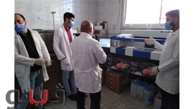 تدريب فريق المعمل بمستشفي الحسينية علي جهاز قياس دلالات الأورام