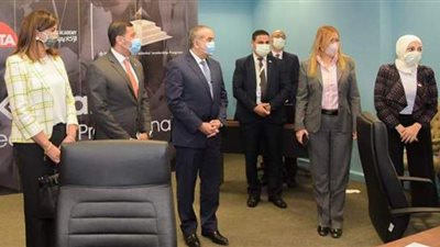 وزير الطيران يشارك في اختبارات تأهيل التنفيذيين للقيادة