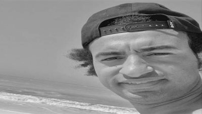 علي ربيع يروج لأغنية جديدة من مسرحية “صباحية مباركة” | فيديو