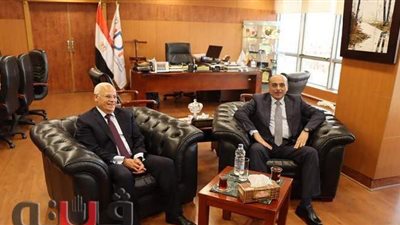 محافظ بورسعيد يلتقى رئيس هيئة التنمية الصناعية | صور