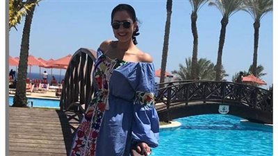 حنان مطاوع تستمتع بإجازتها الصيفية على أحد الشواطئ