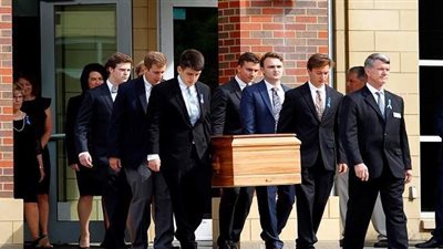 أمريكية تعود إلى الحياة بعد إعلان وفاتها في إحدى دور الجنازات