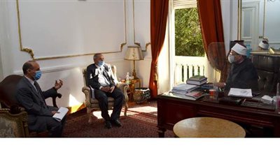 جمعة يستقبل رئيس الجامعة المصرية للثقافة الإسلامية بكازاخستان