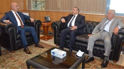 الجزار  يلتقي رئيس اتحاد المقاولين العراقيين لبحث نقل الخبرات المصرية في التنمية العمرانية