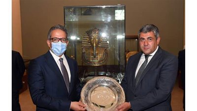 الأمين العام لمنظمة السياحة العالمية يجري جولة بالمتحف المصري/ صور