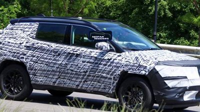 جيب كومباس 2022 بتغيرات فى  نظام ترفيهي