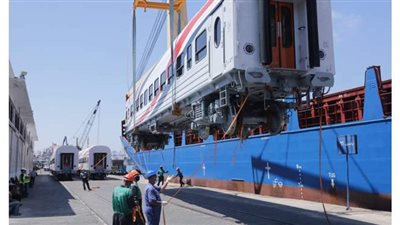 تفاصيل وصول أضخم صفقة من عربات  السكك الحديدية لميناء الإسكندرية | صور