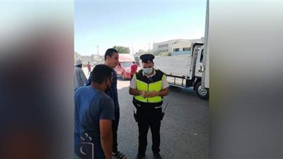 تغريم ٧٢ سائقا لعدم الالتزام بارتداء الكمامة  بالزقازيق