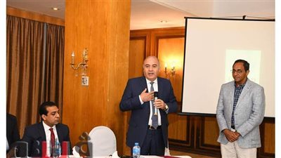 محافظ قنا يشارك في ورشة عمل حول التنمية الريفية والحضرية   | صور