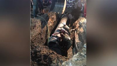 كسر مفاجئ بخط الطرد الرئيسي بمحطة رفع صرف صحي في المنصورة | صور